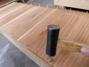 桐タンス修理、木地修理中、引出しの底板